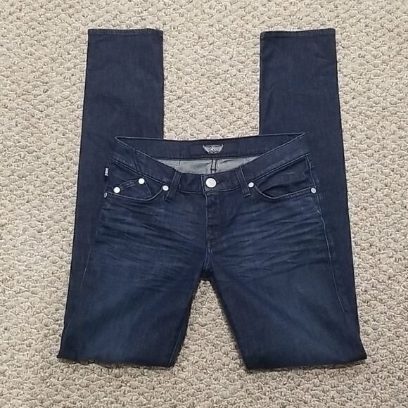 ROCK & Republic Low-Rise Dark Wash Berlin Skinny Jeans - Picture 4 of 8